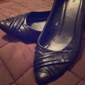 Black pointed toe low wedge